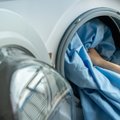 Kodėl išplauti skalbimo mašinoje drabužiai įgauna nemalonų kvapą: daugelis daro šią klaidą