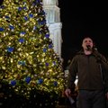 Ukrainos sostinėje įžiebta Kalėdų eglė: už žaliaskarę sumokėjo privatūs remėjai