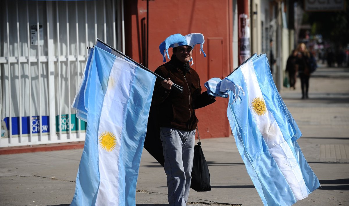 Žmogus su Argentinos vėliavomis 