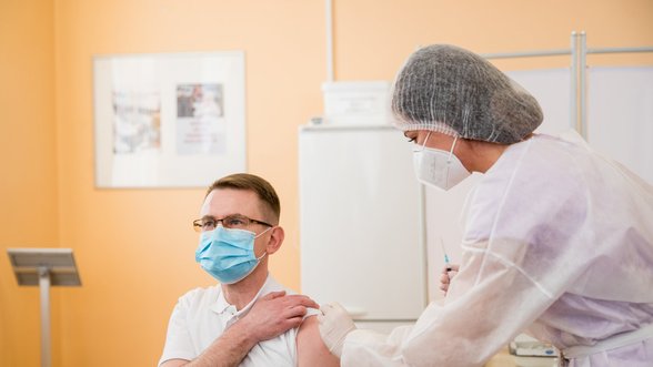Dulkys: Lithuania won't revise its COVID-19 vaccination priorities