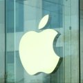 „Apple“ ir Teisingumo departamento konfliktas vis labiau kaista