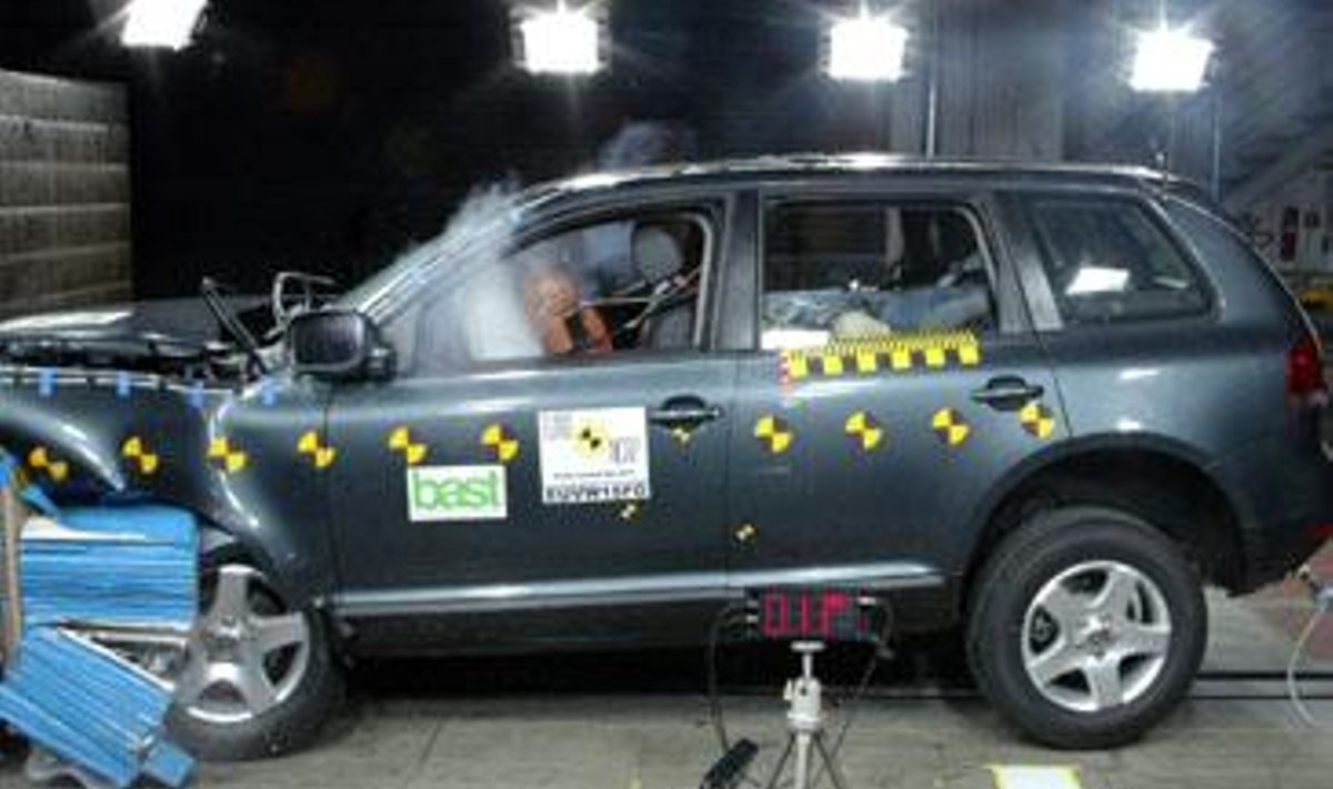 "Volkswagen Touareg" crash test