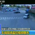 Vaizdo kamera užfiksavo 8 žmonių gyvybes nusinešusią eismo nelaimę Kinijoje