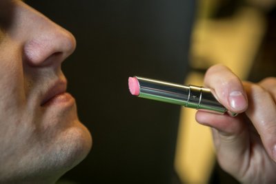 "Dior" lūpų šveitiklis-balzamas