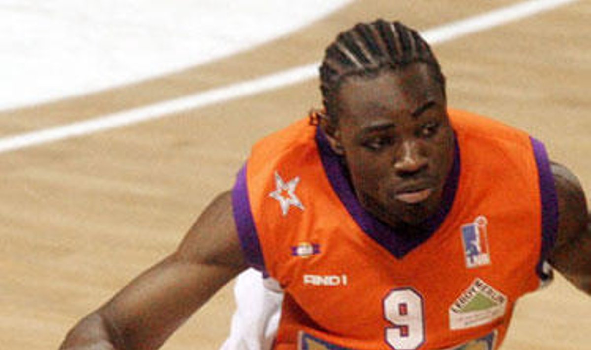 Yannickas Bokolo ("Sarthe Basket")