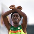Etiopijos maratonininko gestas finiše gresia jam mirties bausme tėvynėje