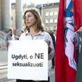 Prie parlamento vykstant protestams dėl gyvenimo įgūdžių pamokų, aiški Seimo pirmininkės žinutė naujam opozicijos pasiūlymui