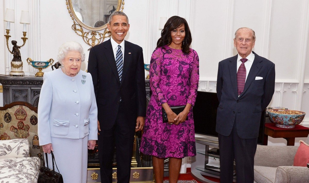 B. Obama su žmona aplankė britų karalienę ElizabethII