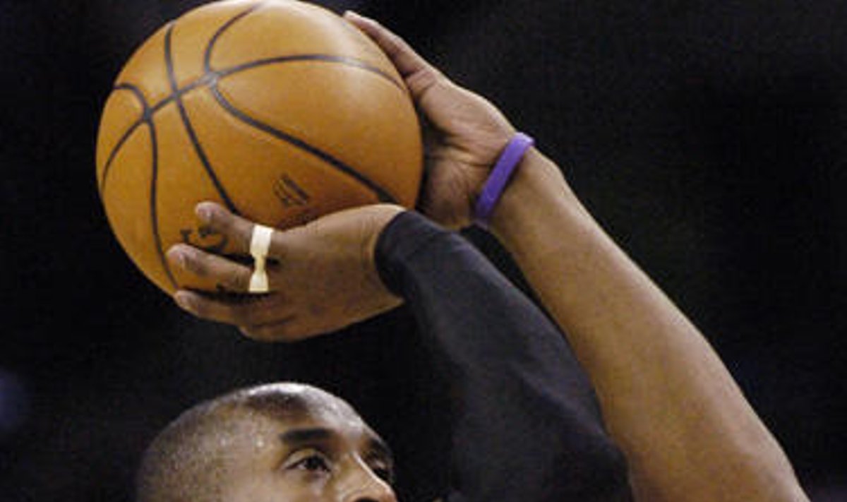 Atakuoja Kobe Bryantas ("Lakers")