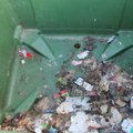 Skylės atliekų konteineriuose. Ar tikrai pro jas teka pavojingas skystis?