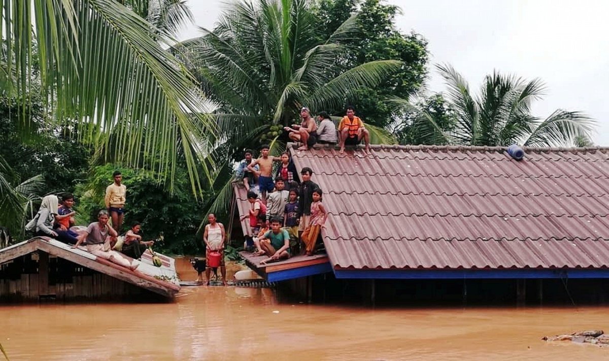 Laosas po užtvankos griūties