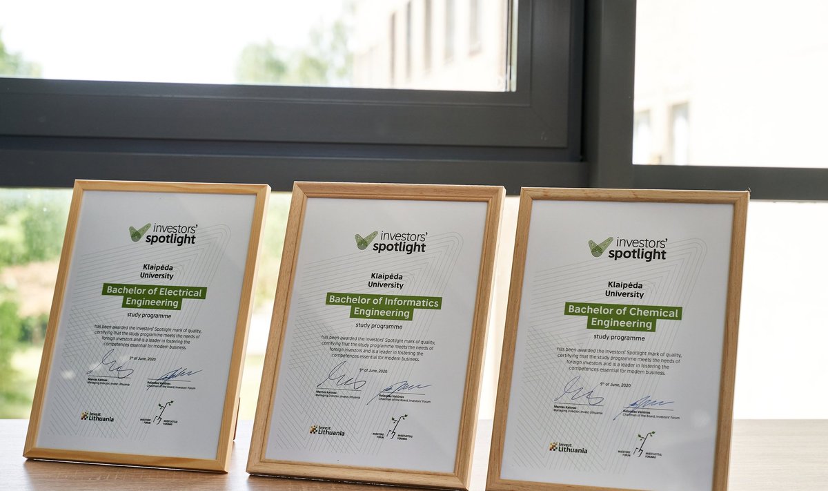 Klaipėdos universiteto chemijos, elektros ir informatikos inžinerijos studijų programoms suteiktas prestižinis kokybės ženklo apdovanojimas „Investors‘ Spotlight“