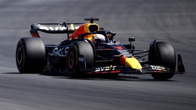 Prancūzijoje – apmaudi „Ferrari“ klaida, Leclerc'o riksmas ir lengva Verstappeno pergalė