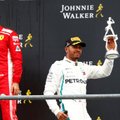 Po lenktynių „Ferrari“ bolidą tyrinėjęs Hamiltonas: turime perprasti jų paslaptis