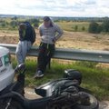 Dar viena bėglių nesėkmė – motoroleris atsitrenkė į policijos automobilį