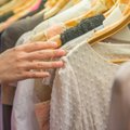 Литовцы все чаще покупают подержанную одежду и дарят свою