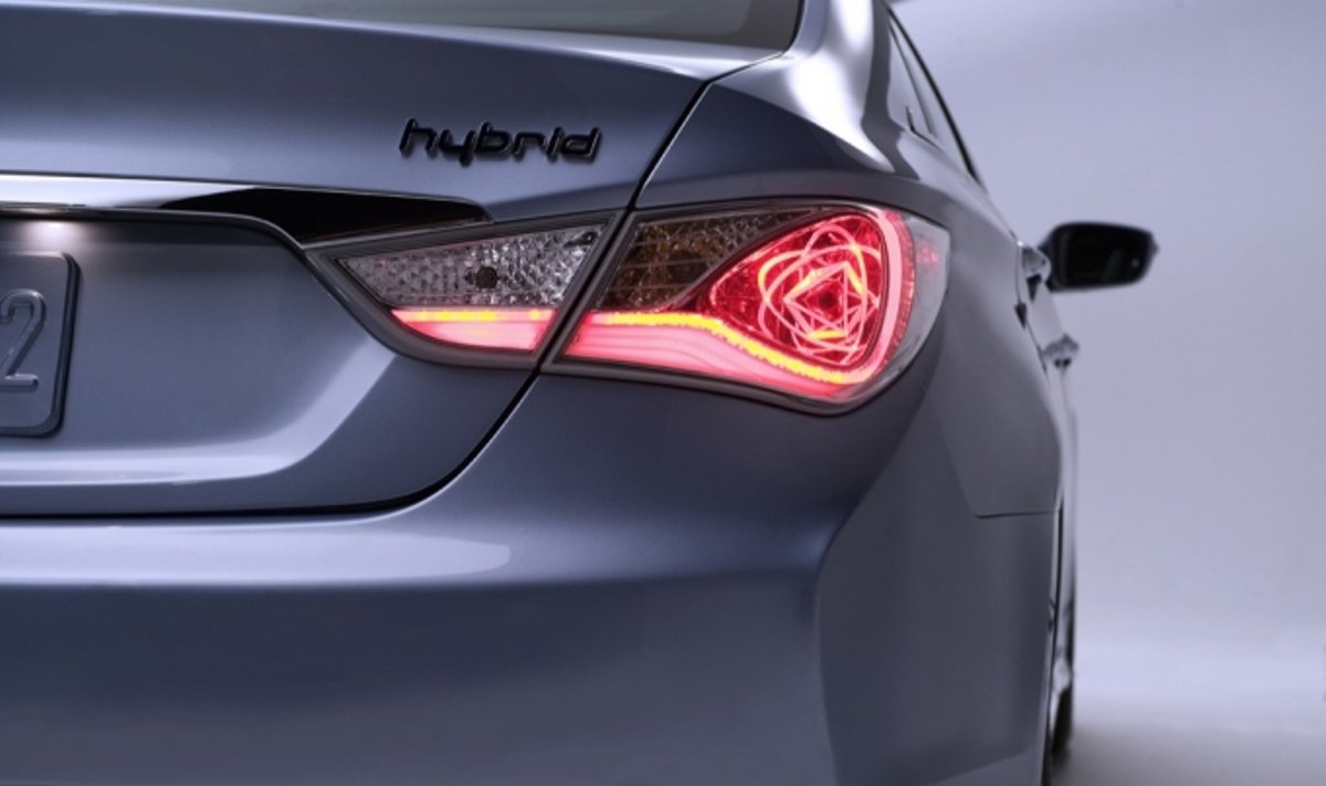"Hyundai Sonata Hybrid"