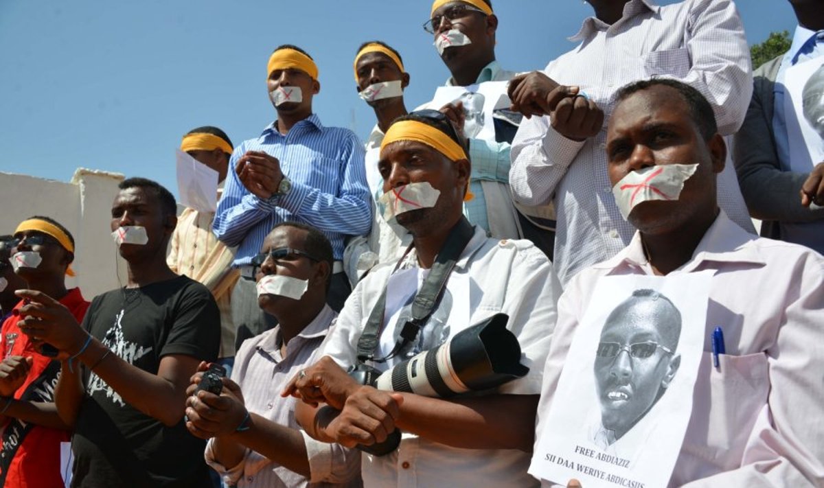 Somalio žurnalistai protestuoja dėl sulaikyto kolegos