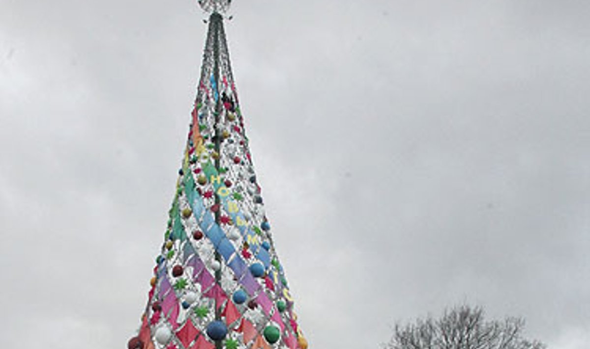 Kalėdinės eglutės instaliacija Maskvoje.
