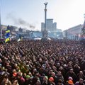 Верховная Рада восстановила Конституцию 2004 года, на Майдан стекаются люди
