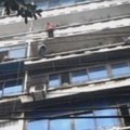 Policininkas išgelbėjo balkone nelaimės ištiktą berniuką