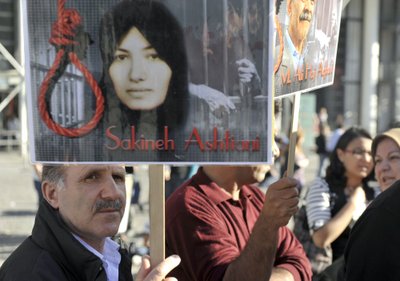 Sakineh Mohammadi Ashtiani skirta mirties bausmė užmėtant akmenimis