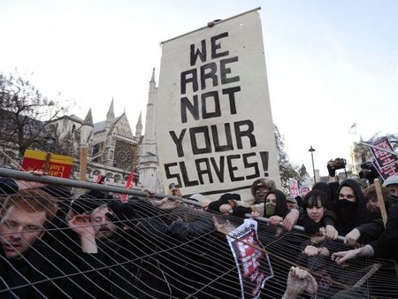 Britanijos studentai susirėmė su policija 