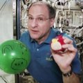 NASA astronautas kosmose pristatė „Angry Birds Space“ žaidimą