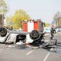Видеокамера зафиксировала падение BMW из многоэтажной стоянки в Вильнюсе