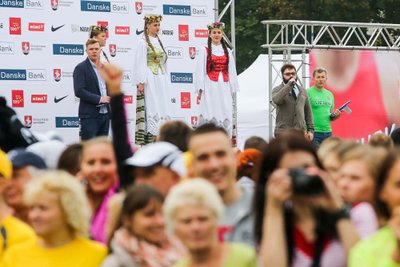 Rafailas Karpis gieda himną Vilniaus maratone