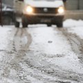 Vakarų ir šiaurės Lietuvoje eismo sąlygas sunkina sniegas ir plikledis