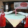 Kubiečiai pagamino didžiausią pasaulyje „Mojito“ kokteilį
