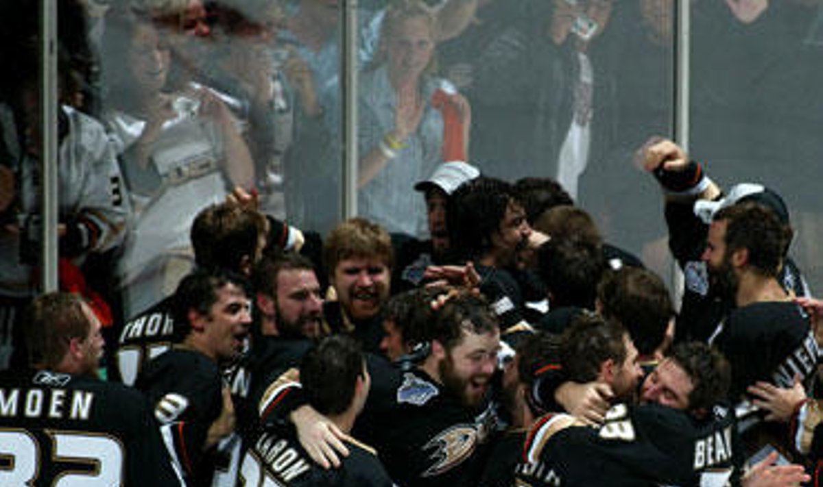 "Anaheim Ducks" ledo ritulininkai tapo NHL čempionais