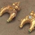 Archeologai Kazachstane aptiko aukščiausios klasės aukso dirbinių lobį, prieš 2000 metų priklausiusį turtingai moteriai