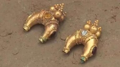 Archeologai Kazachstane aptiko aukščiausios klasės aukso dirbinių lobį, prieš 2000 metų priklausiusį turtingai moteriai