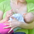 Panevėžio prekybos centre kūdikį žindžiusi mama: jaučiausi pažeminta