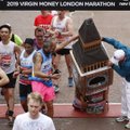 Londono maratono finišo linija tapo kone neįveikiama komiškai įstrigusiam „Big Benui“