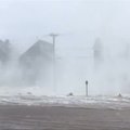 Masačusetse didžiulės bangos siekė net namus