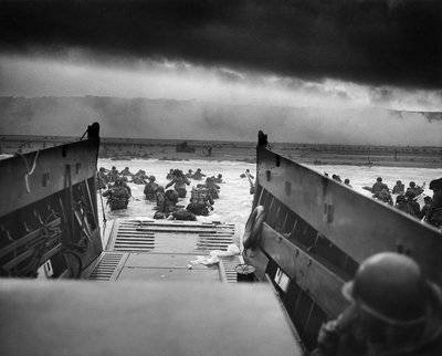 1-osios Divizijos kariai išsilaipina Omaha paplūdimyje