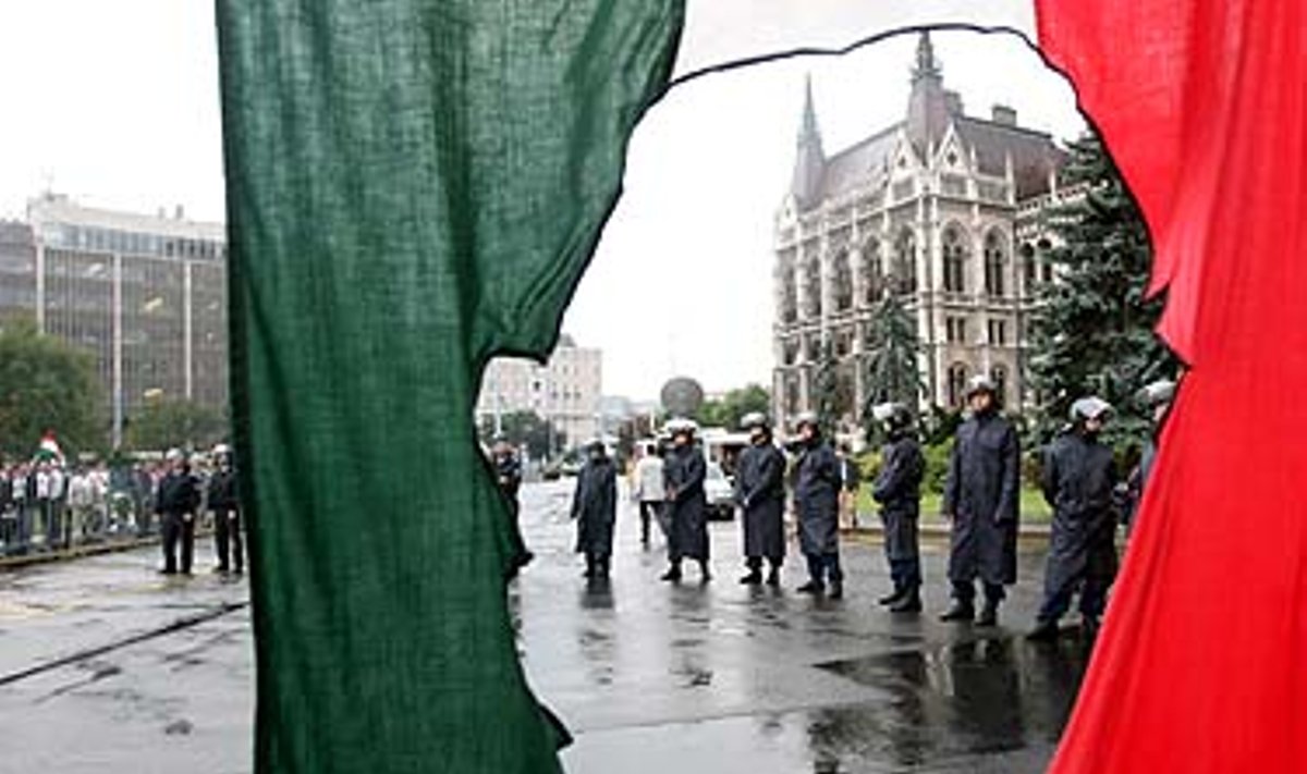Policija prie Vengrijos parlamento