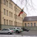 Iš Eišiškių gimnazijos, dėl galimo pavojaus, evakuota apie 300 vaikų