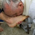 V.Laučius. Bučiuodamas kojas kaliniams popiežius paniekino įstatymo viršenybę
