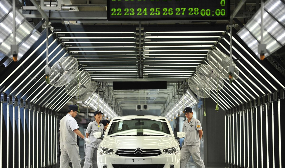 „Dongfeng Automobile Co.“ gamykloje Uhane surenkami „Citroen“ automobiliai