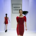 Figūrą išryškinančios „Herve Leger“ suknelės