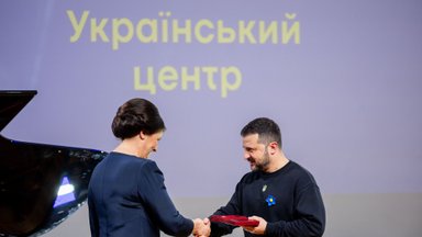 President of Ukraine presents Diana Nausėdienė with state decoration