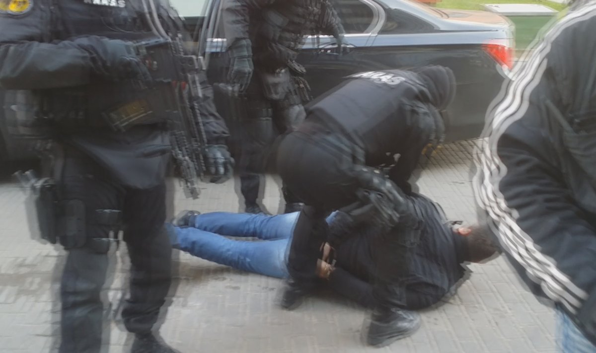 ARAS officers making an arrest
