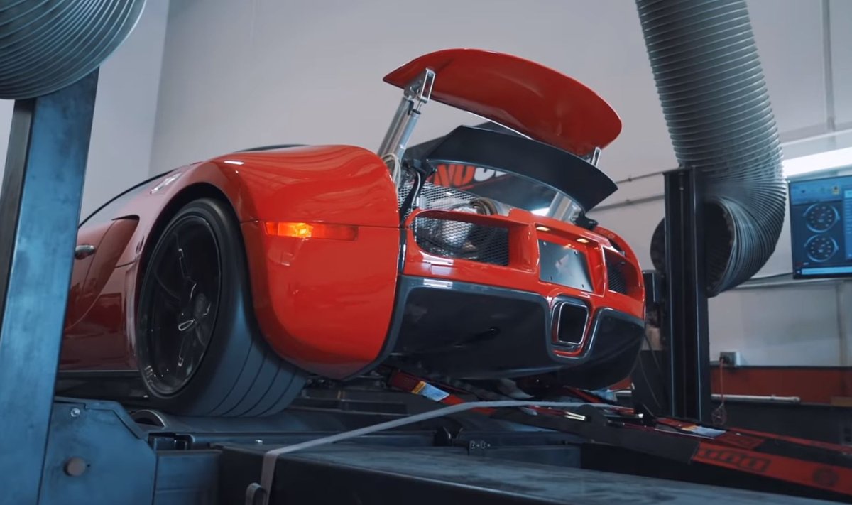Nusprendė pamatuoti, kiek galios turi „Bugatti Veyron“