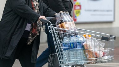Nustebo net ekonomistai: lietuviai toliau perka brangų maistą – gali būti, kad neilgai