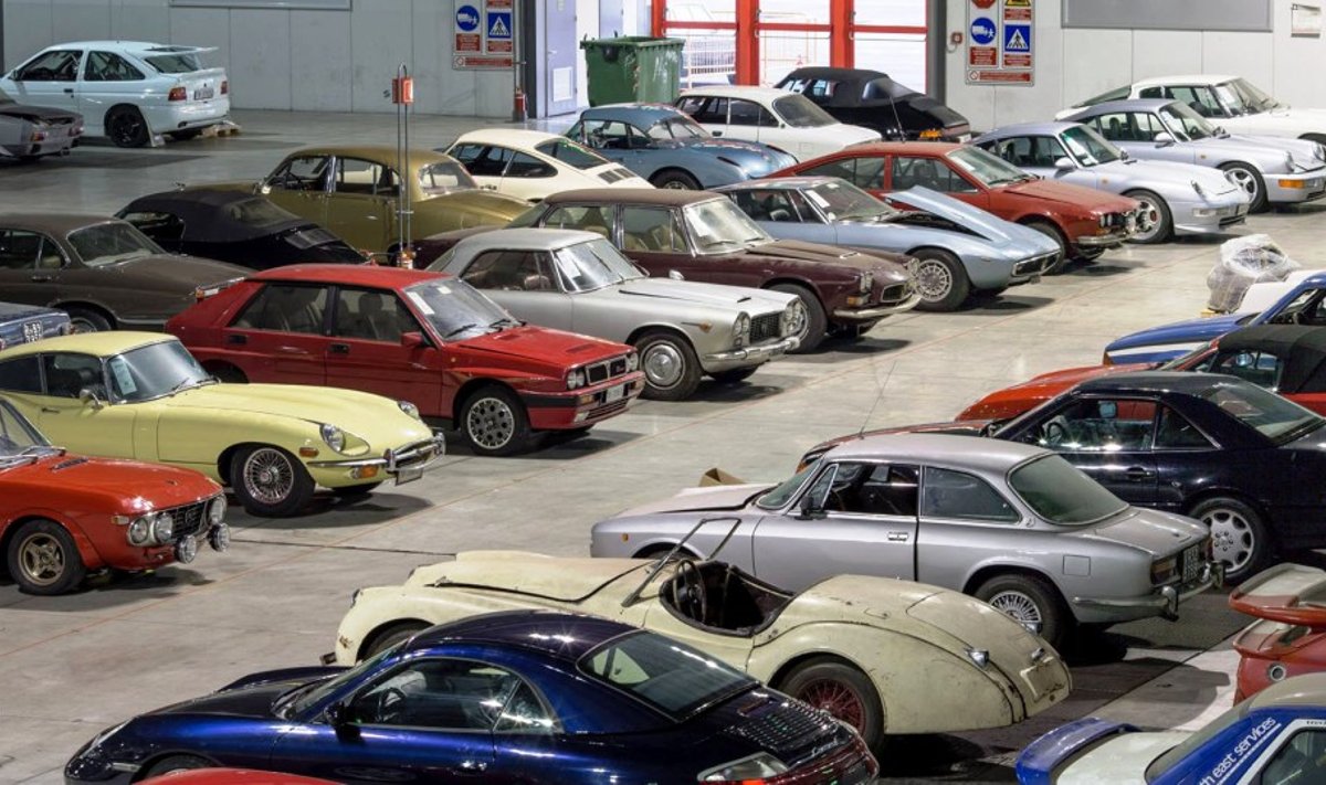 Aukcione parduota įspūdinga automobilių kolekcija