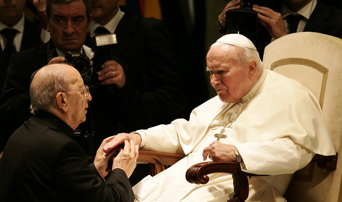 Marcialas Macielas ir popiežius Jonas Paulius II